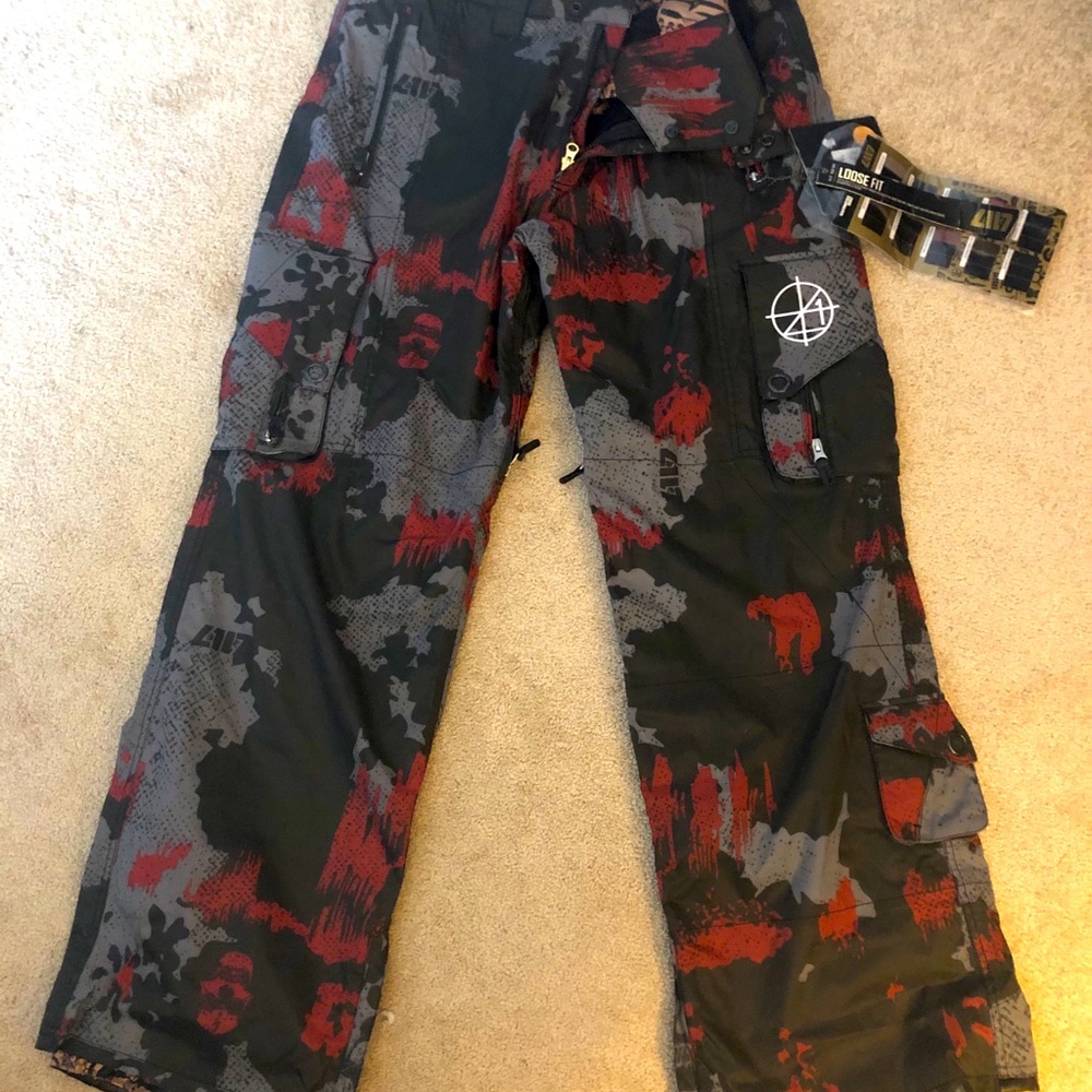 L1 Outerwear ghost camo snowboard pants, size L